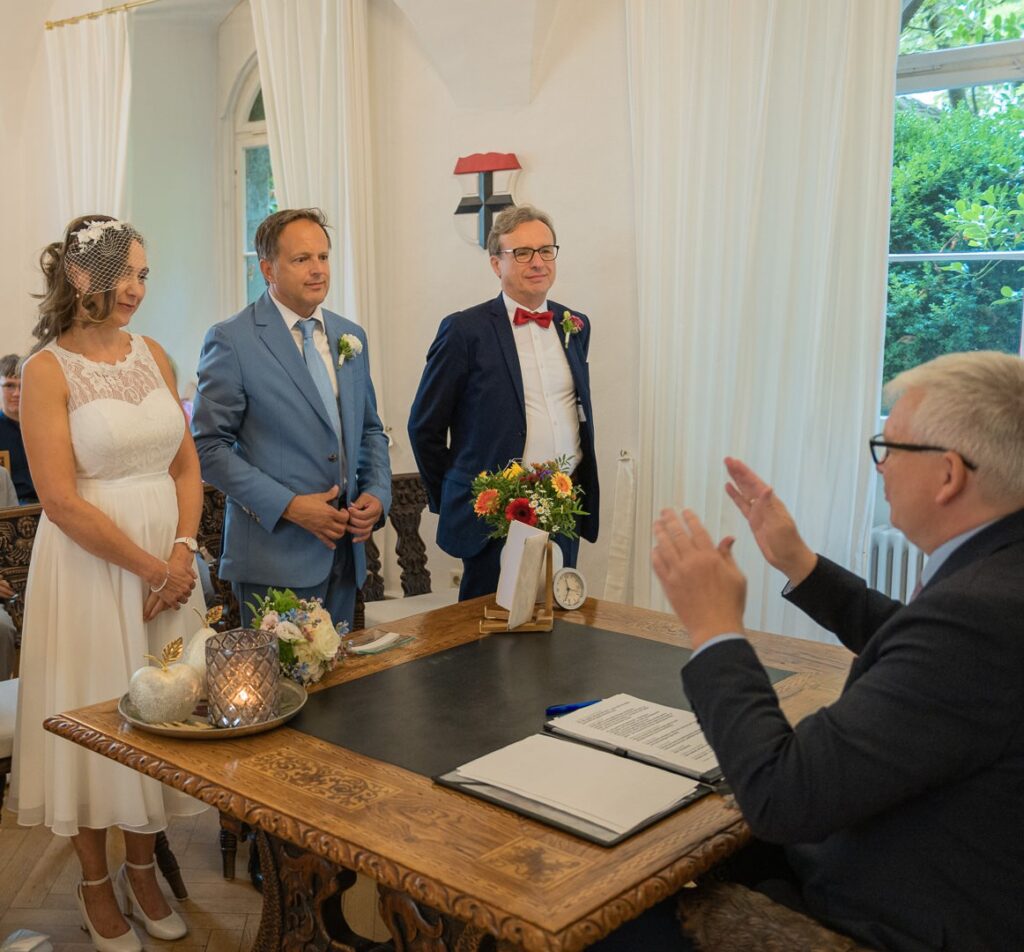 Standesamtliche Trauung von Katrin und Marc im September im wunderbaren Standesamt Konstanz - Hochzeitsfotograf Gregor Marstaller