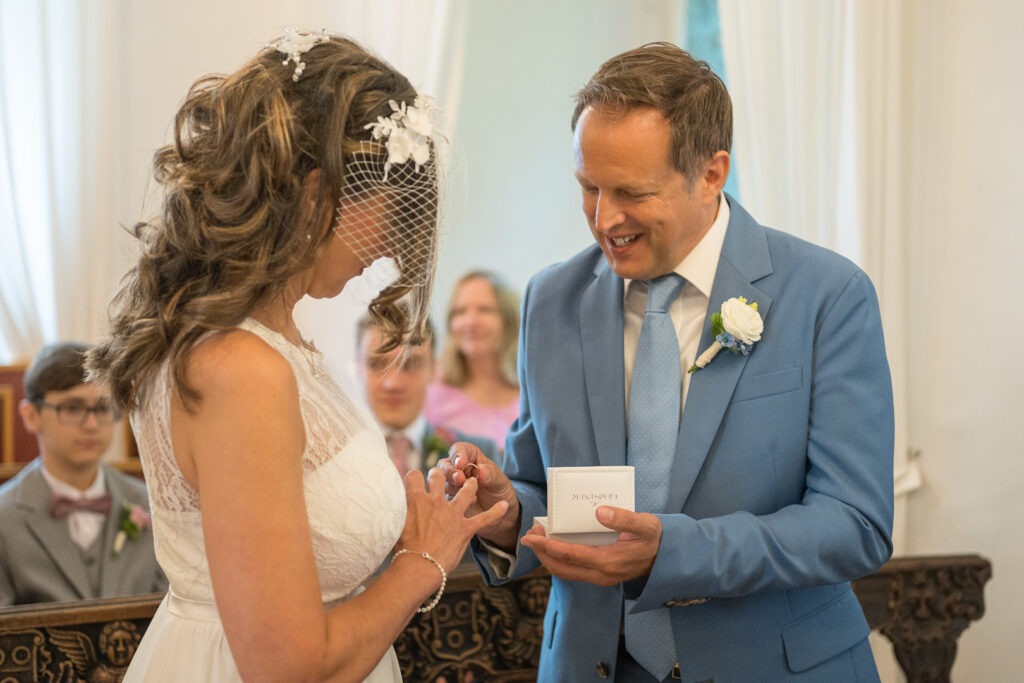 Standesamtliche Trauung von Katrin und Marc im September im wunderbaren Standesamt Konstanz - Hochzeitsfotograf Gregor Marstaller