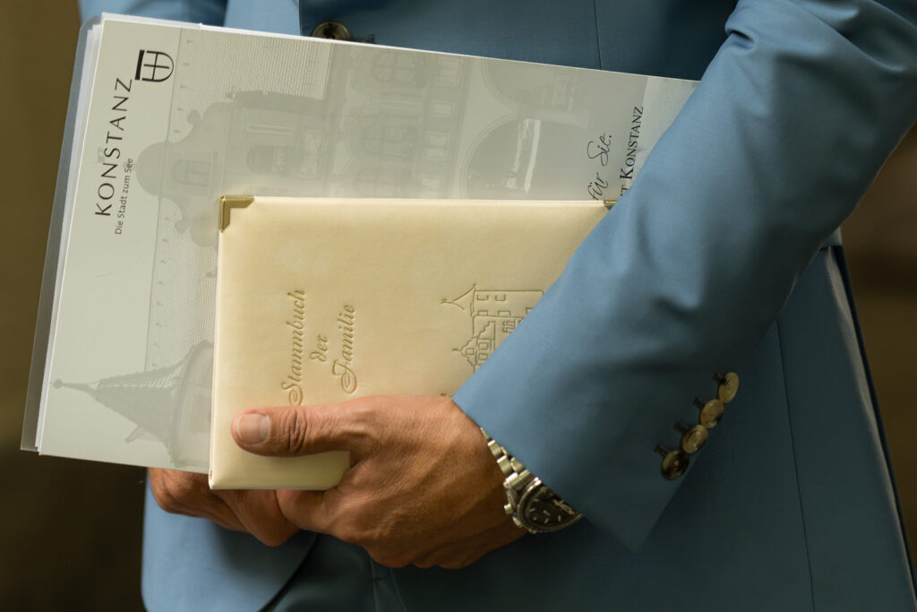 Standesamtliche Trauung von Katrin und Marc im September im wunderbaren Standesamt Konstanz - Hochzeitsfotograf Gregor Marstaller