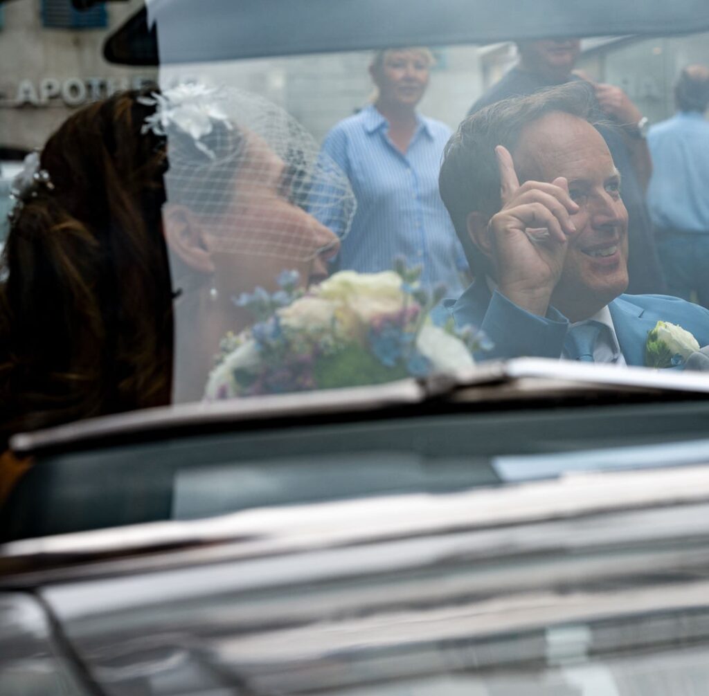 Ford Mustang als Hochzeitsauto? Fabelhaft mit Picknick und Zeit für schöne Fotos. Und Mattias Neumann den schönen Ford Mustang mit traumhaften Picknickservice.