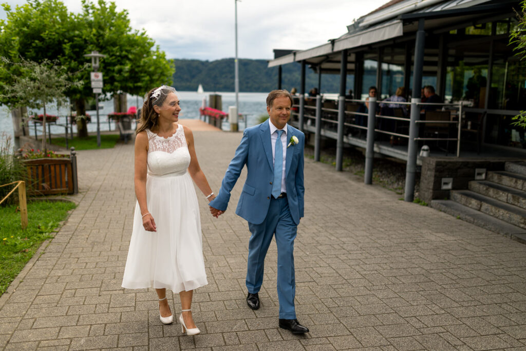 Fotostop am Strandbad Siblingen am Bodensee - Hochzeitsoldtimerfahrt im Ford Mustang von Matthias Neumann, Foto Gregor Marstaller